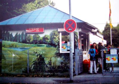 0917 Wandmalerei Minigolf Kiosk FR